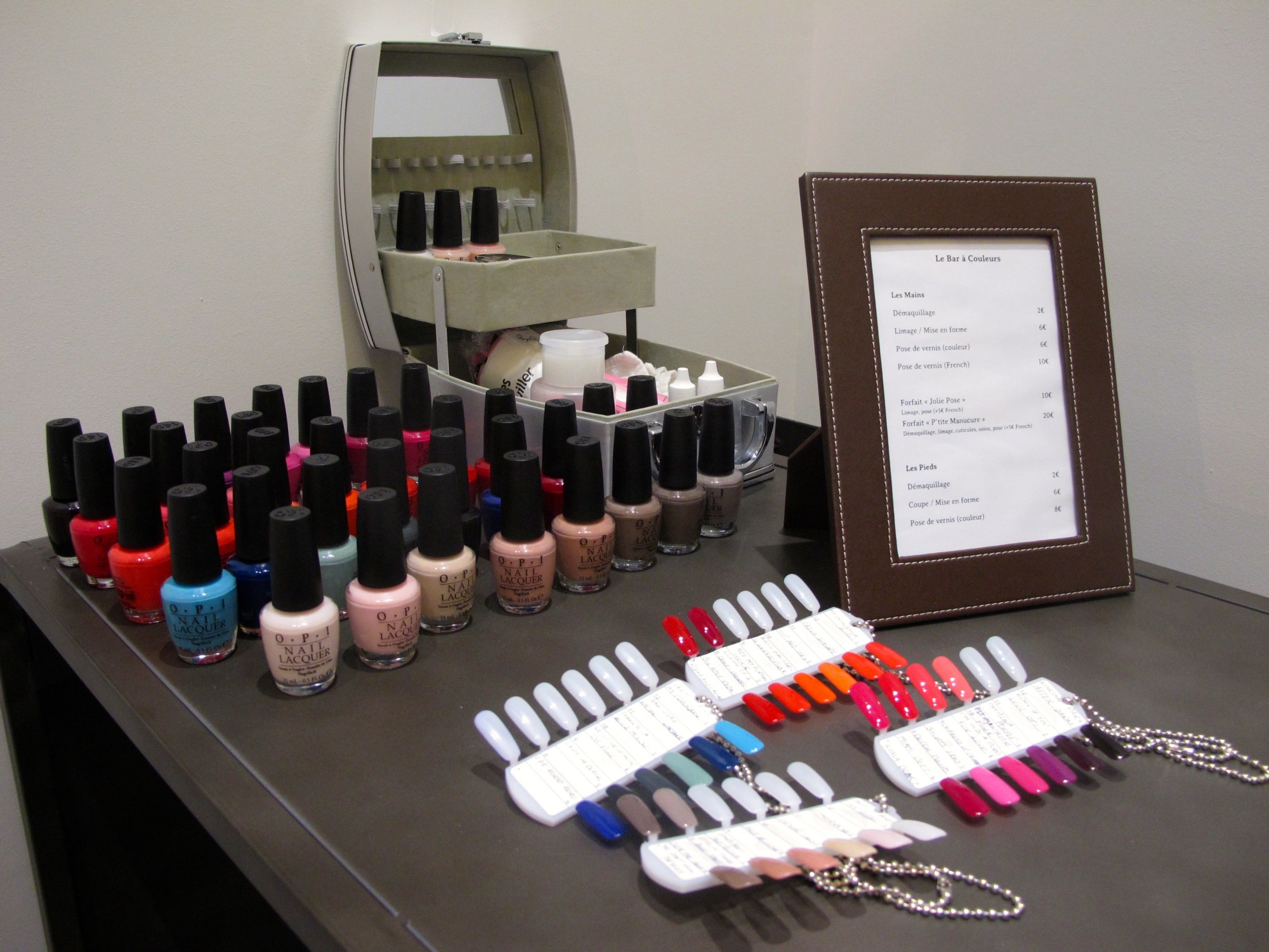 nail bar