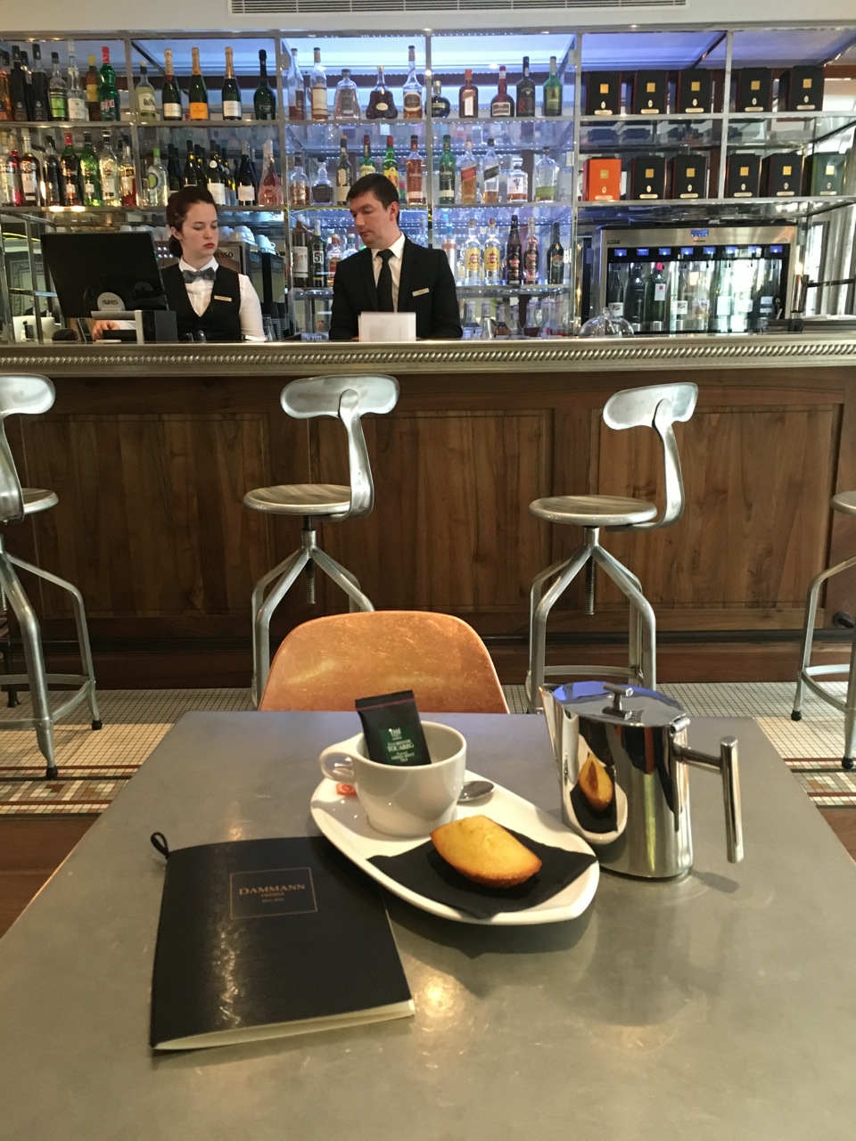 thé ou chocolat chaud - hôtel Boutet