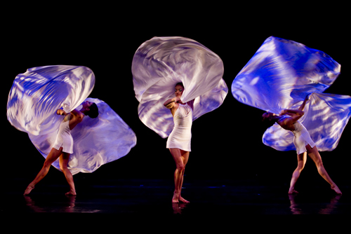 Viva Momix Forever 4 ∏ Momix Inc