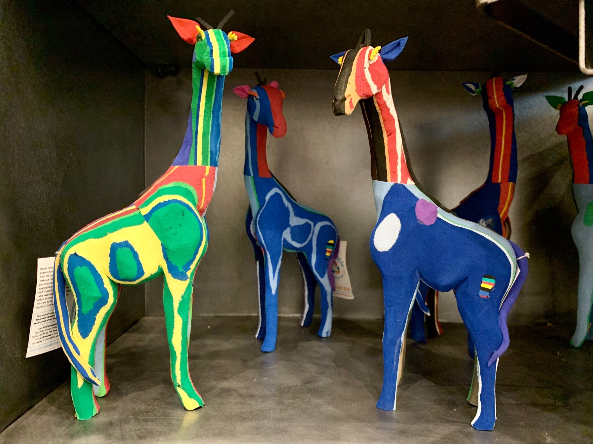Girafes Ocean Sole flip flop art chez Rue Rangoli